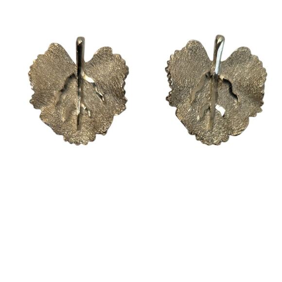 Vintage signed BSK gold tone textured leaves clip on earrings - Picture 6 of 6